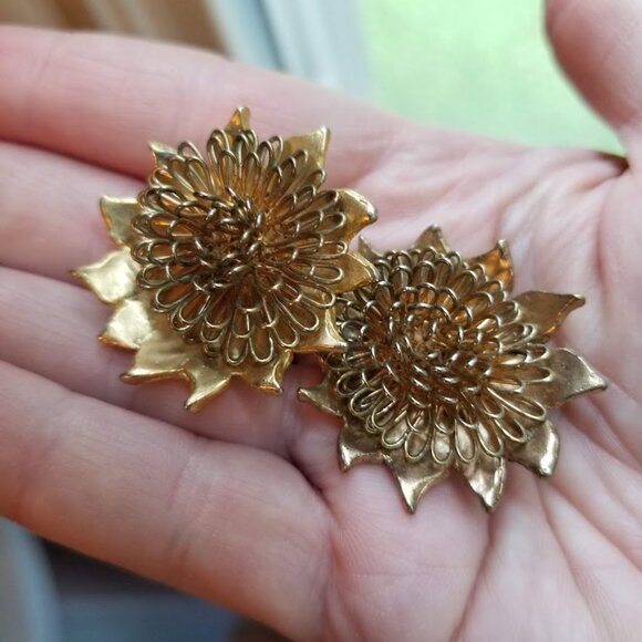 Vintage Brushed Gold tone Sun Flower 3D Wish Hippie Clip On Earrings MCM Artsy - Picture 4 of 7